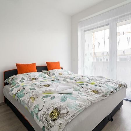 Bpr Chic White Home With Terrace & A/C & Garage Budapest Ngoại thất bức ảnh