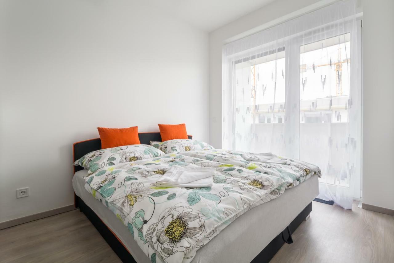 Bpr Chic White Home With Terrace & A/C & Garage Budapest Ngoại thất bức ảnh